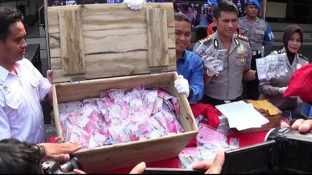 300 Uang Palsu Dolar Amerika Dijual Rp 100 Juta