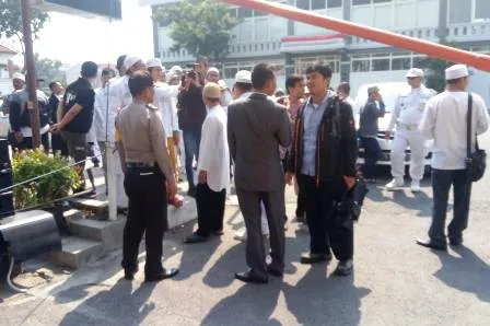 Diperiksa Polisi, Gus Nur Dikawal FPI