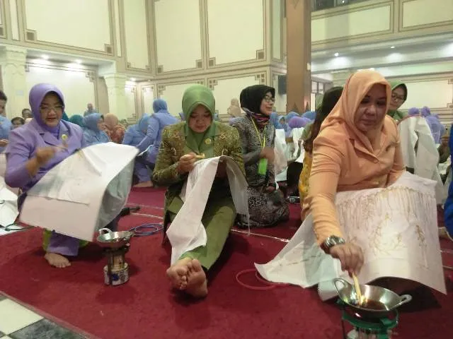 Dharma Pertiwi Peringati Hari Batik Nasional