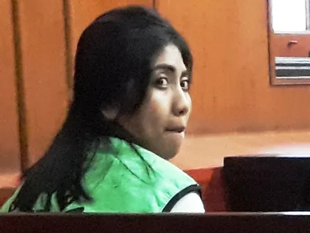 Putri Gadaikan Perhiasan Toko Mas Rp 19 Juta