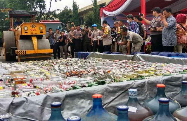 Polda Jatim dan Jajaran Musnahkan Ribuan Miras