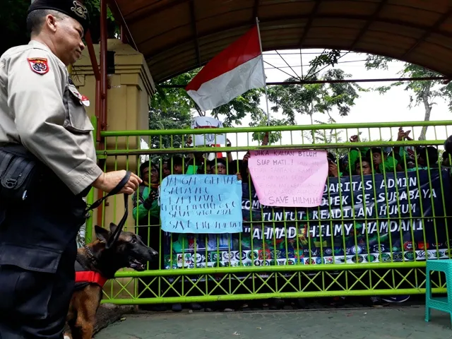 Temannya Dipenjara, Ribuan Ojol Serbu Pengadilan