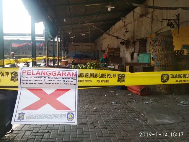 Pasar Tanjungsari Disegel Satpol PP Surabaya