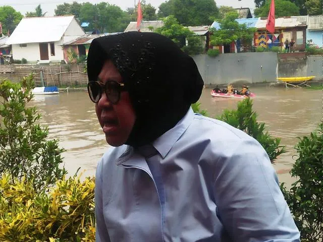 Risma Pantau Pencarian Korban Sungai Jagir