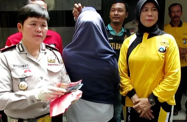 Pengunjung Pasar Krampung Curi Uang Pedagang