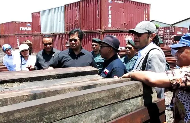 Komisi IV DPR RI Tinjau Ratusan Kayu Merbau Ilegal