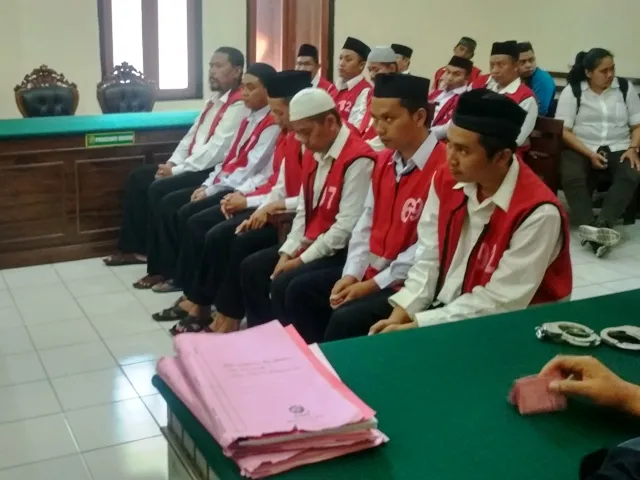 12 Pegawai PT UBS Cubit Emas Total 350 Gram