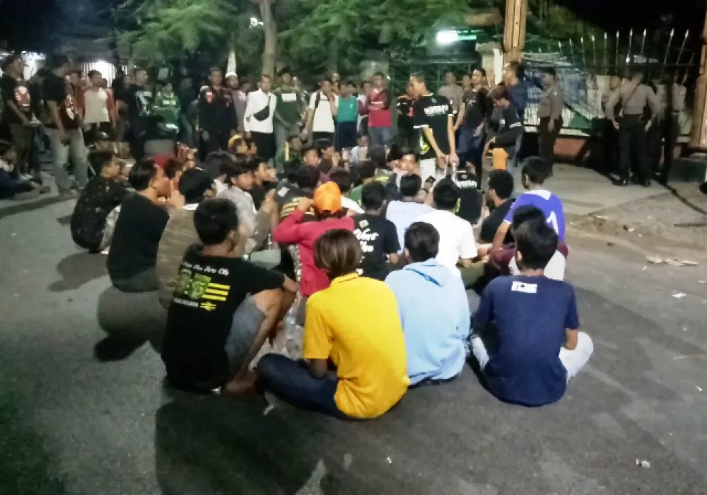 Arek Suroboyo Seharian Duduki Asrama Papua