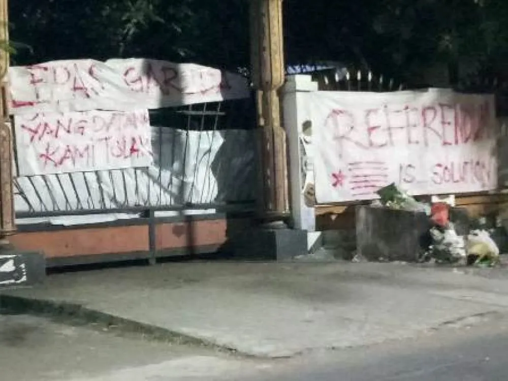 Gubernur Jatim dan Papua Ditolak Penghuni Asrama