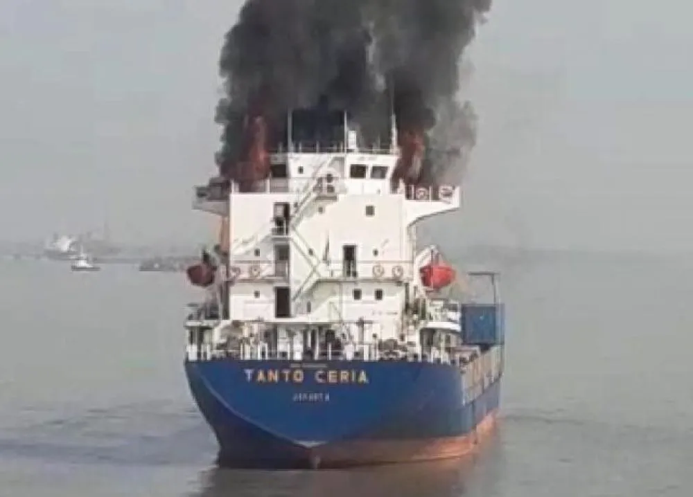 KM Tanto Ceria Terbakar