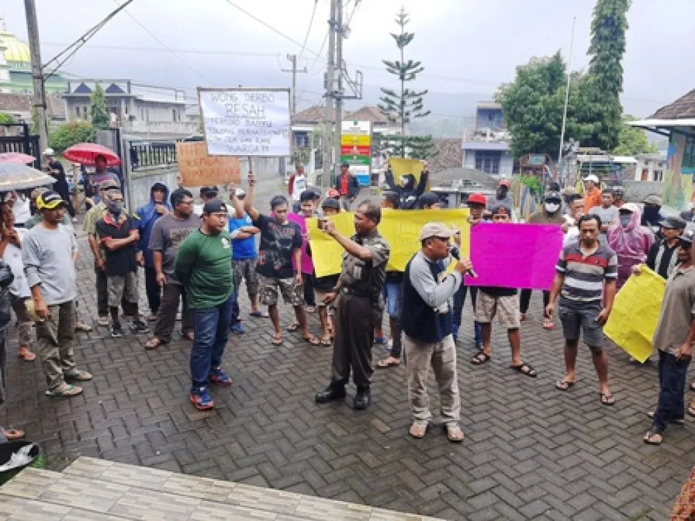 Krisis Air, Warga Geruduk Balai Desa Gerbo