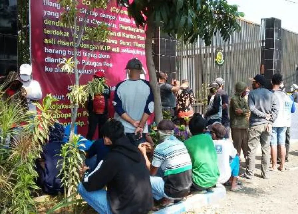 Saat Pandemi Warga Bulusari Demo Kejari