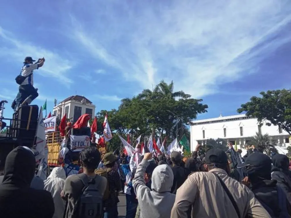 Gerakan Tolak Omnibus Law Jawa Timur Demo