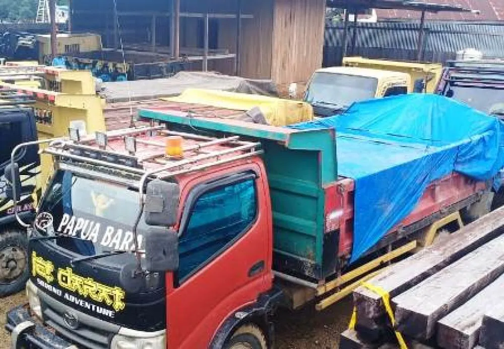 SPORC Amankan 8 Unit Truk Muat Kayu Merbau