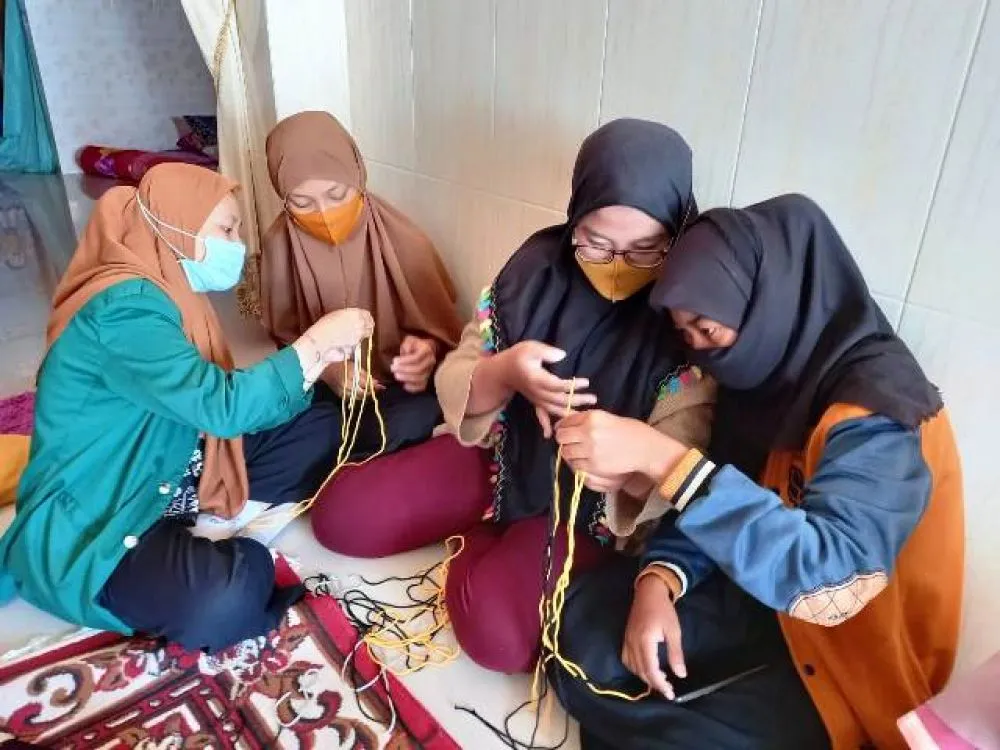 Kelompok KKN 49 Unusa Beri Pelatihan Tali Kur