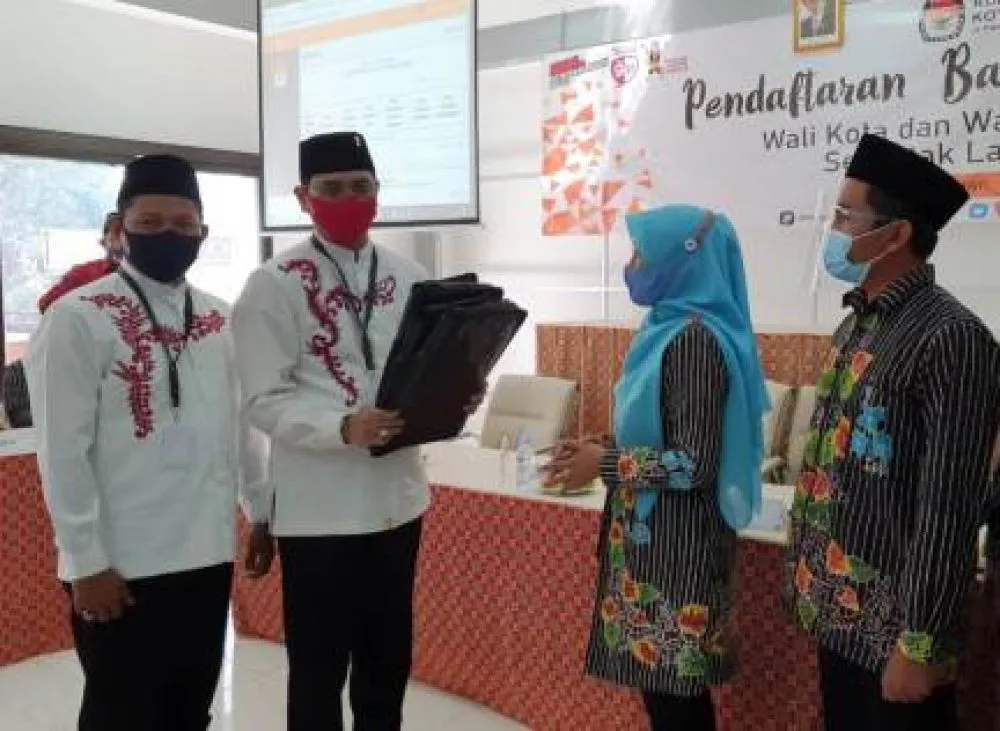 Paslon Teno-Hasjim Daftar ke KPU Kota Pasuruan