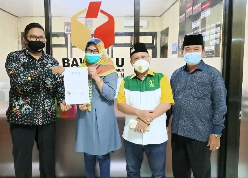 Tim Hukum GIAT Lapor Baliho Rusak Ke Bawaslu