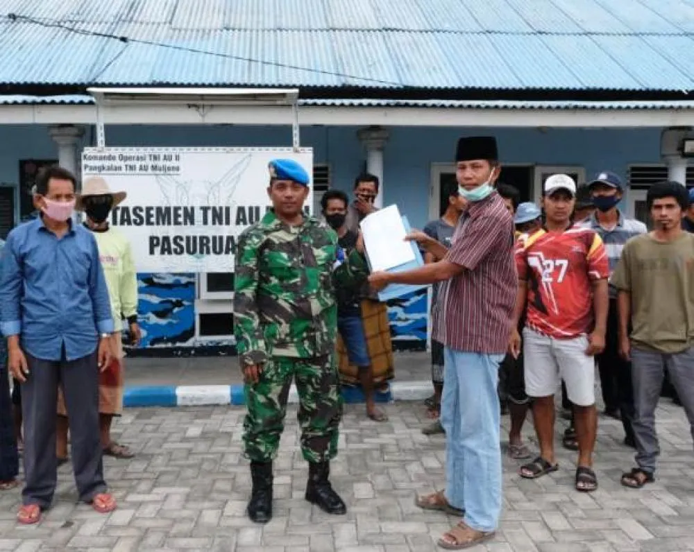Warga 6 Desa di Pasuruan Geruduk Markas TNI AU