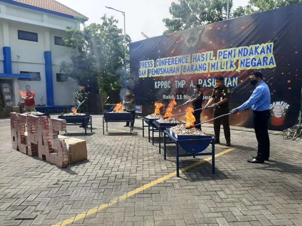 Bea Cukai Pasuruan Musnahkan Barang Bukti Rp 2 M