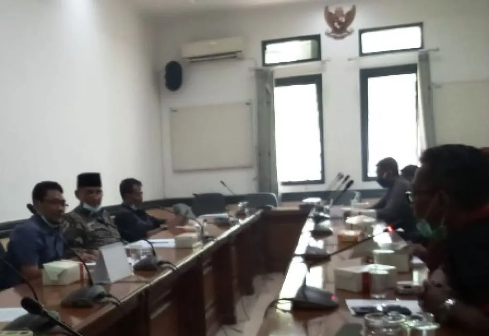 Warga 3 Desa Datangi DPRD Kabupaten Pasuruan