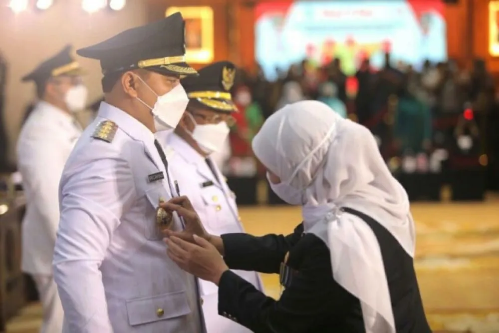 Gubernur Jatim Lantik ERJI Jadi Wali Kota Surabaya