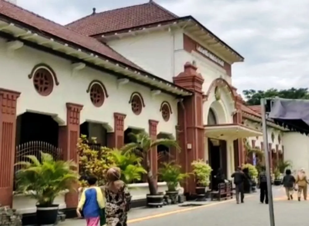 Wali Kota Surabaya Datang ke Pengadilan, Ada apa?