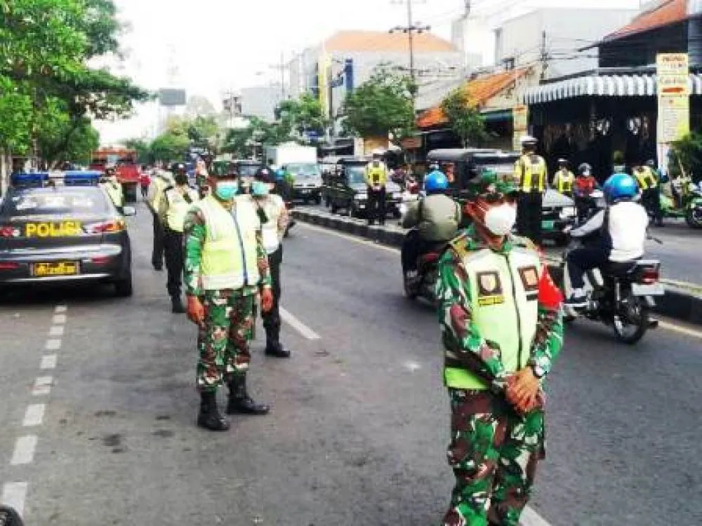 Razia Prokes di Jalan Tembok Dukuh