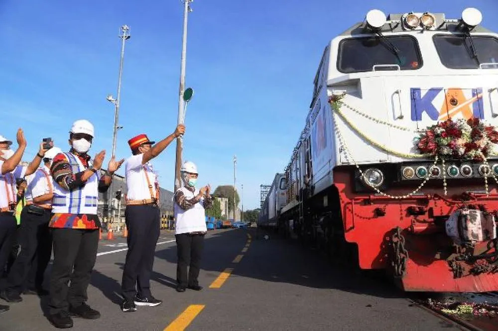 Angkutan Logistik Kereta Api Beroperasi di TPS