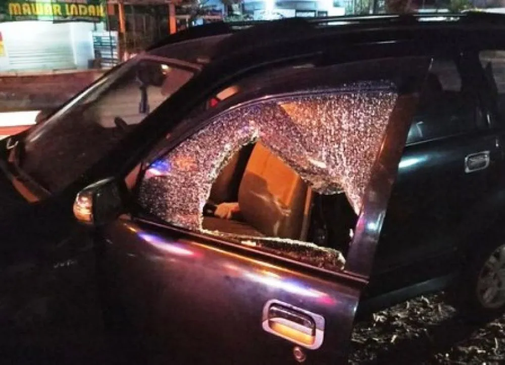 Kaca Mobil Wartawan TV Pasuruan Dipecah OTK