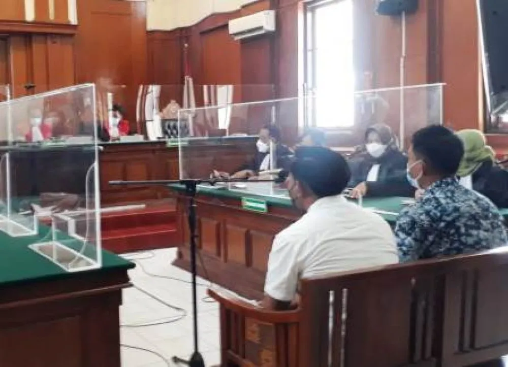 Hajar Wartawan, Dua Oknum Polisi Jadi Pesakitan