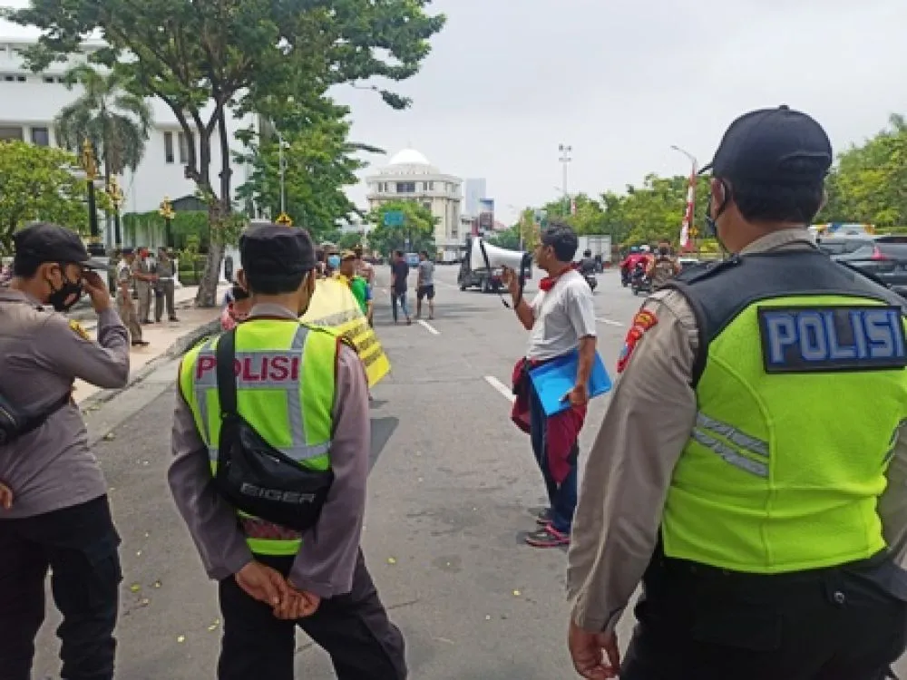 Demo Warnai Pelantikan Pejabat Pemprov Jatim