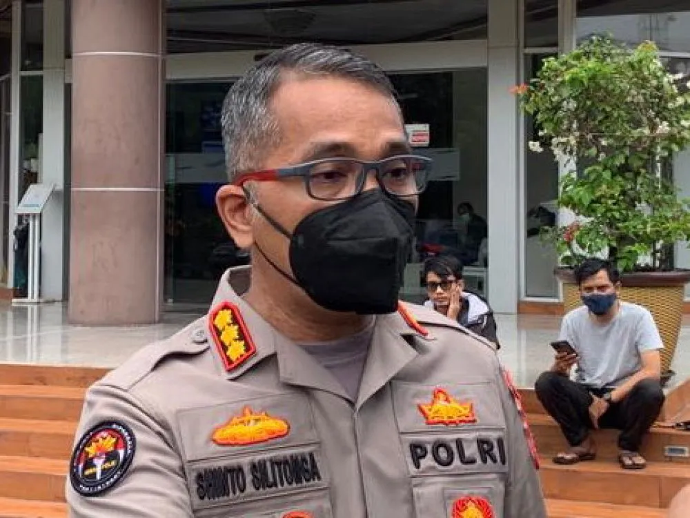 Antrean Kendaraan Pemudik Mengular di Tol Merak