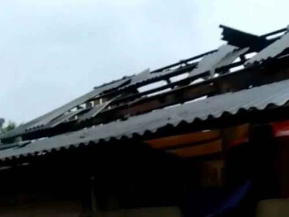 Rumah Warga dan Puluhan KWH Listrik Disambar Petir
