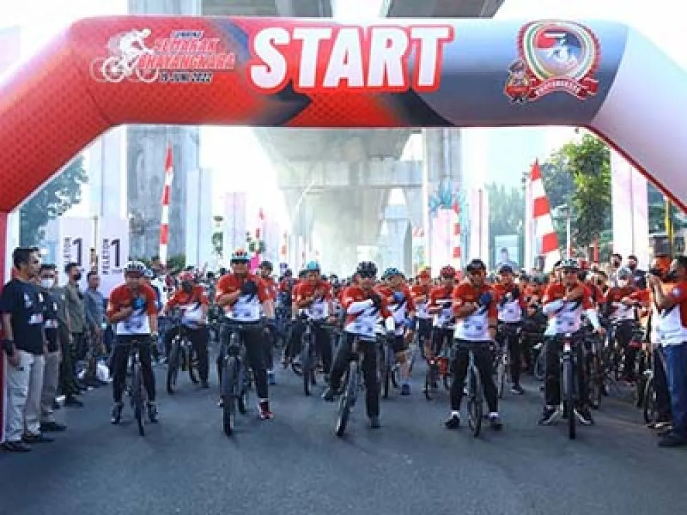 HUT Bhayangkara ke-76, Kapolri Fun Bike di Mabes