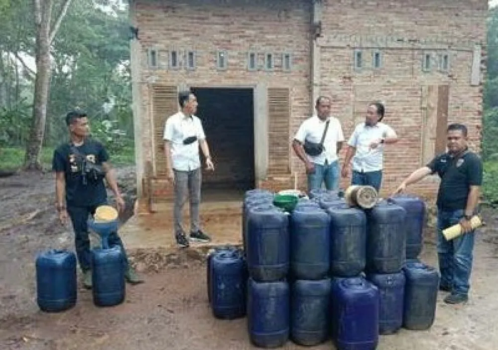 35 Jerigen Solar Ilegal Ditimbun Dirumah Kosong
