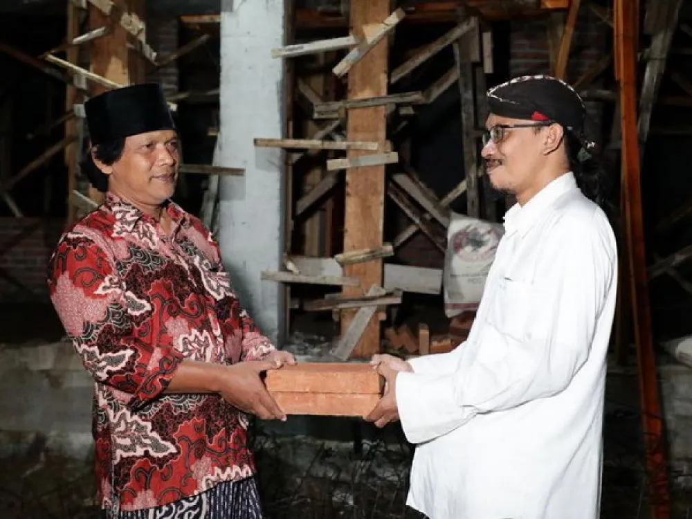 Relawan GGN Pendukung Ganjar Bantu Pembangunan Asrama di Trenggalek