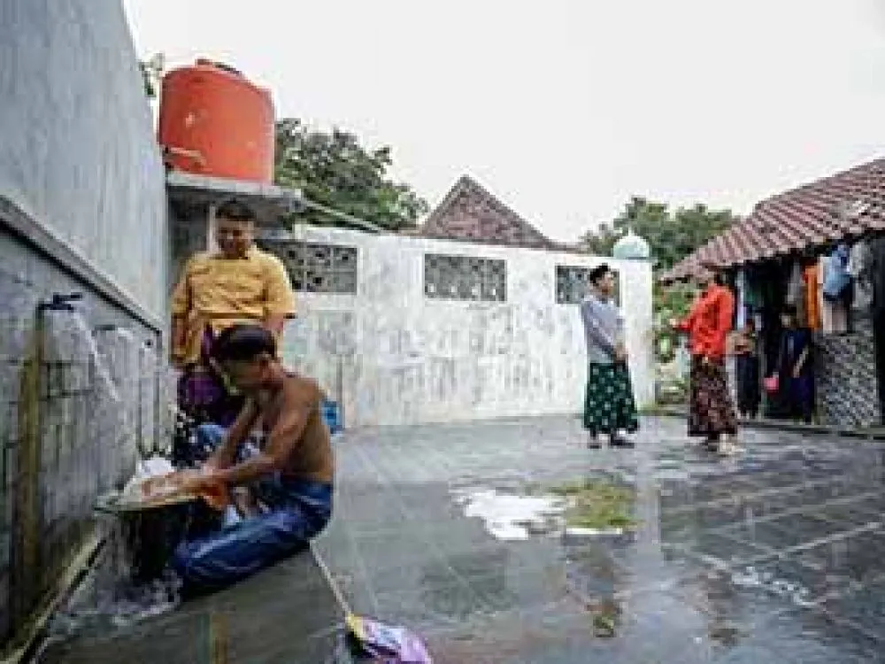 Gus-Gus Jatim Pendukung Ganjar Atasi Kelangkaan Air Ponpes di Ponorogo
