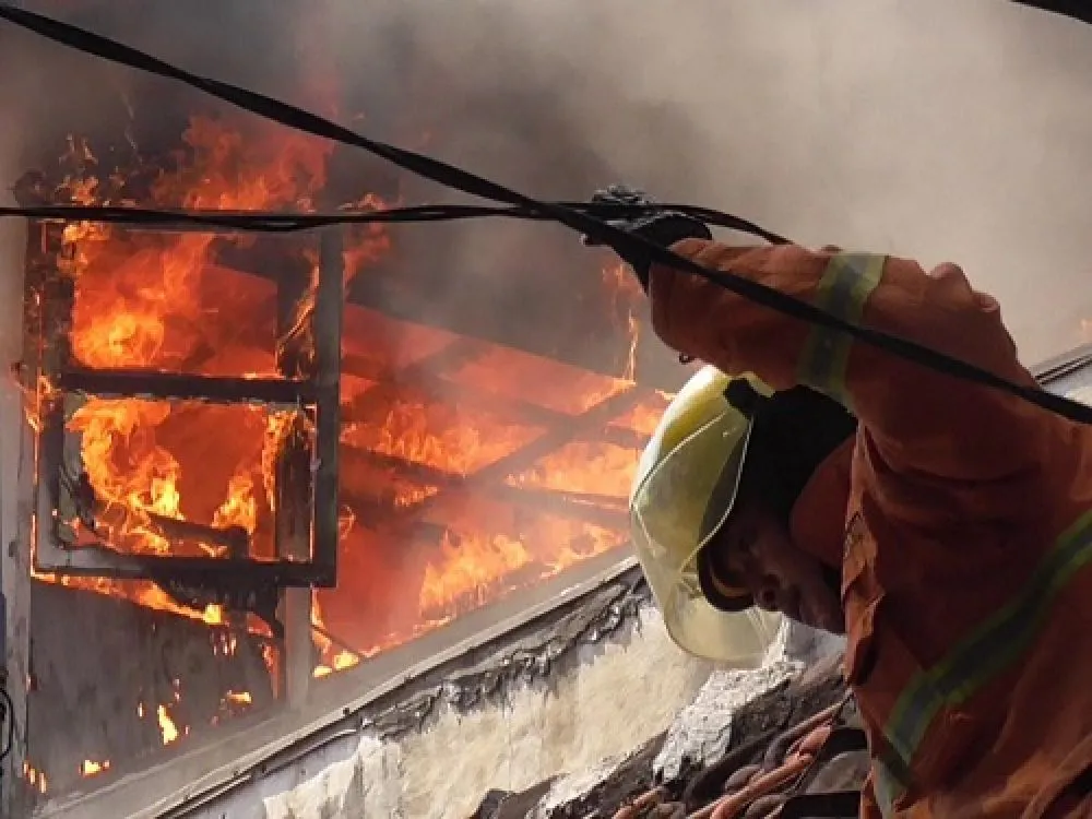 Rumah Indekos di Surabaya Nyaris Hangus Terbakar