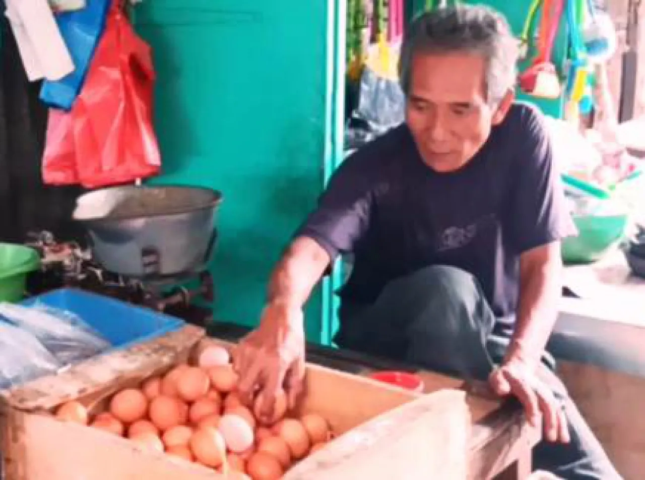 Jelang Nataru, Harga Telur Ayam di Surabaya Naik