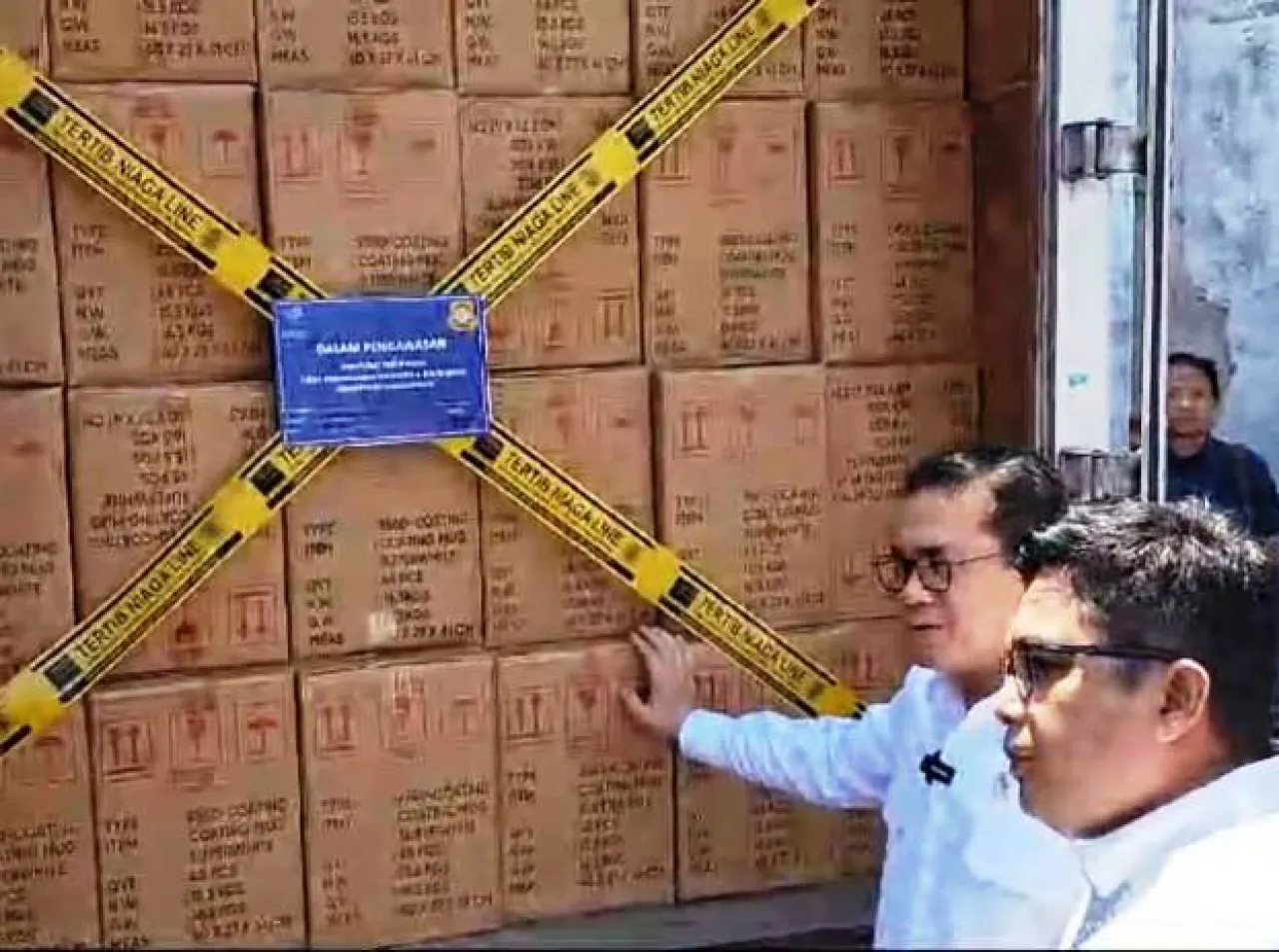 Keramik Impor Ilegal asal Cina Rp9,8 Miliar Masuk Surabaya