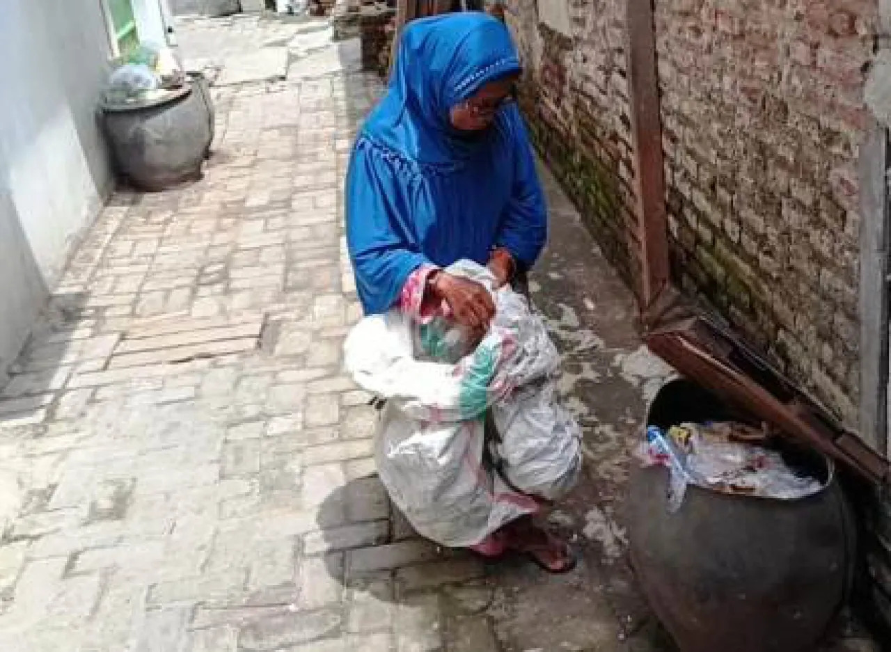 Misdiah 30 Tahun Jadi Pemulung Ingin Naik Haji