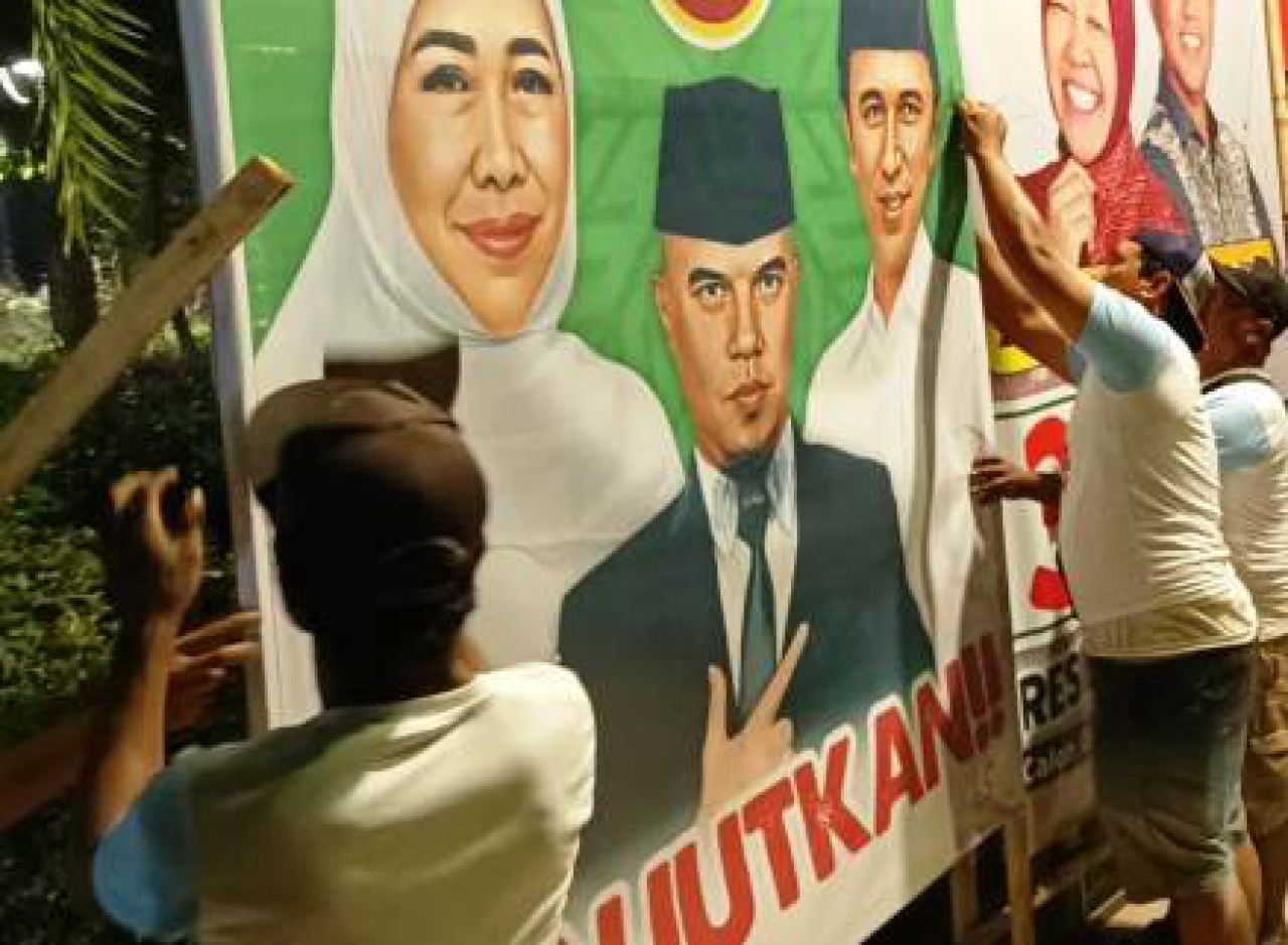 Penertiban APK di Surabaya