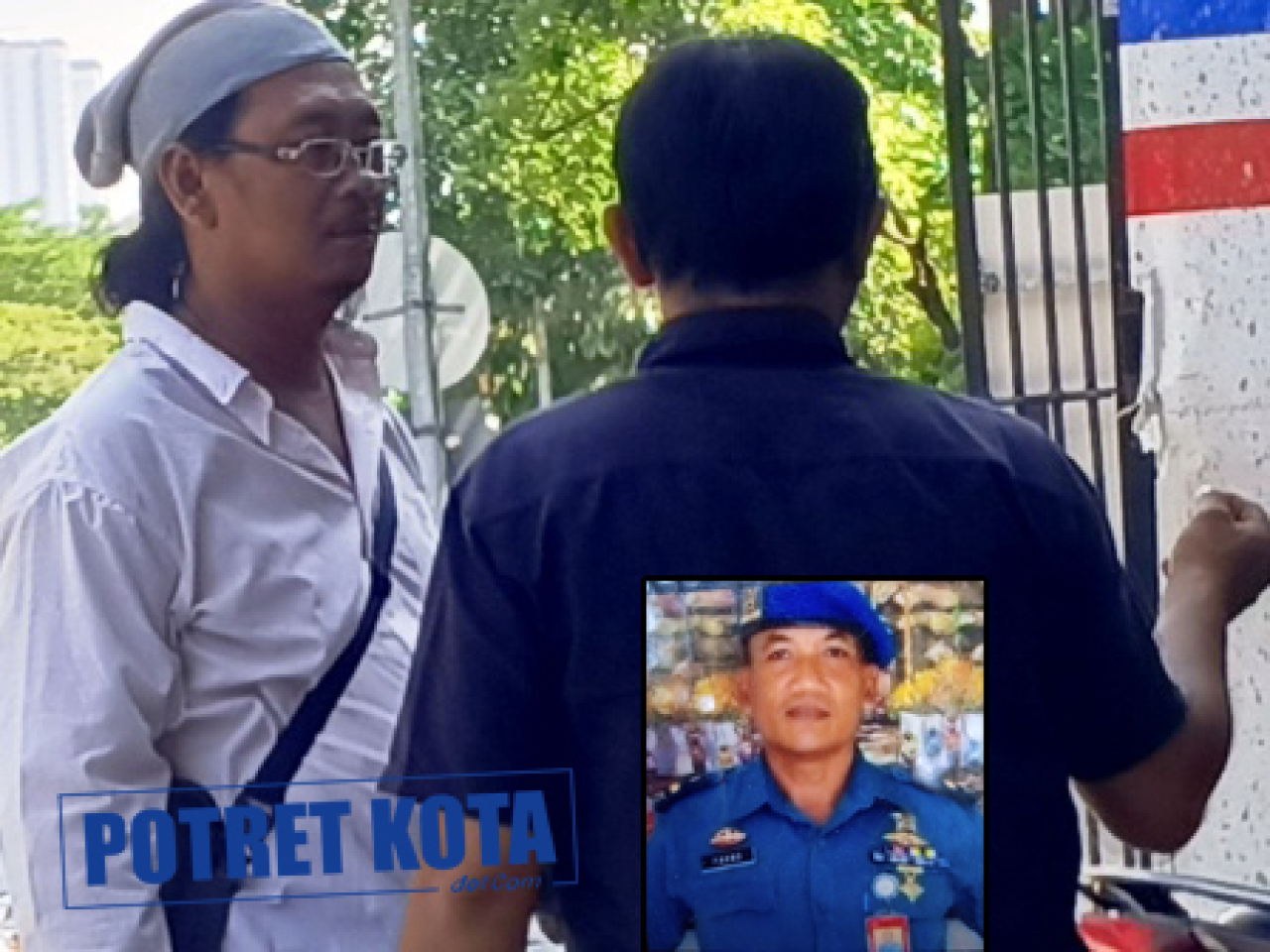 (baju hitam) M. Arif saat memberikan keterangan pemecatan kepada wartawan.
