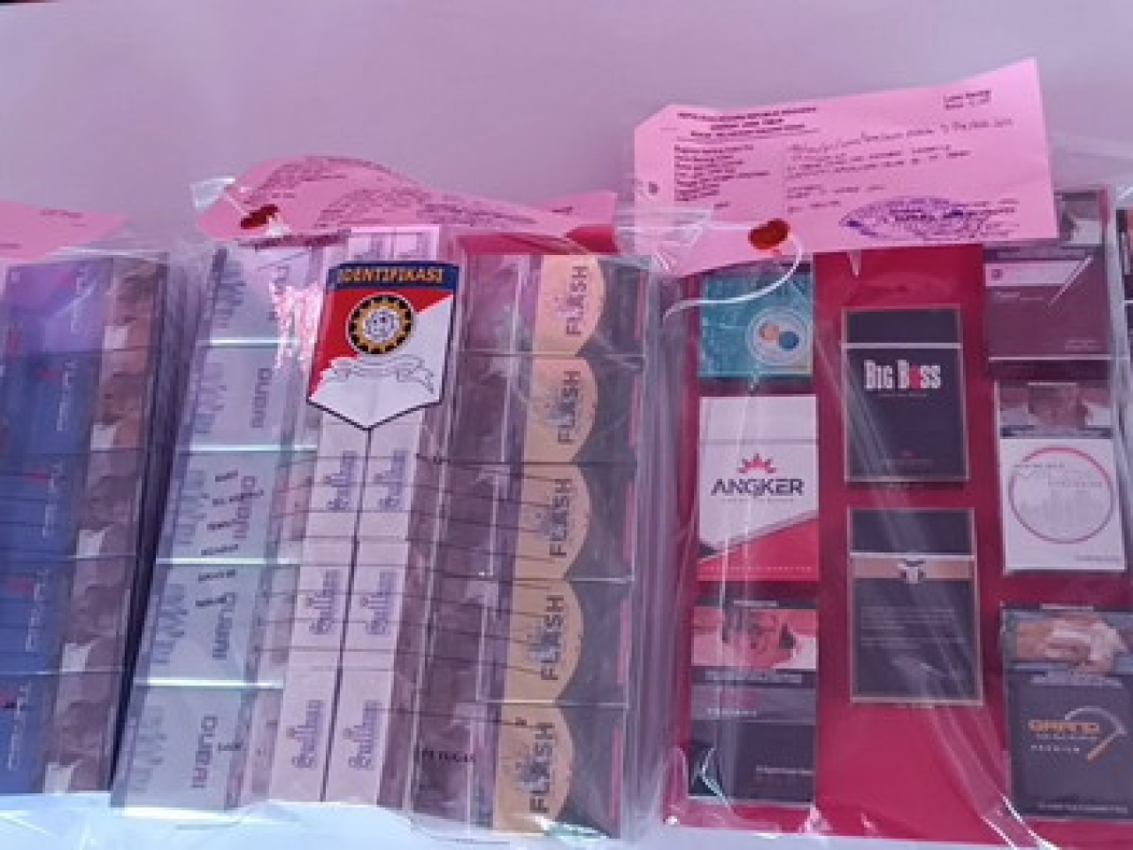Rokok ilegal yang disita petugas.
