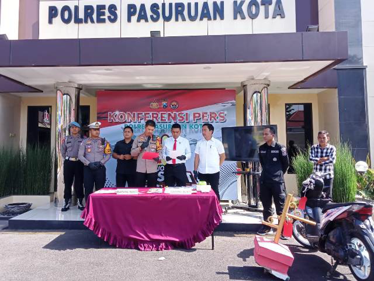 siaran pers kecelakaan tambrak tiang.