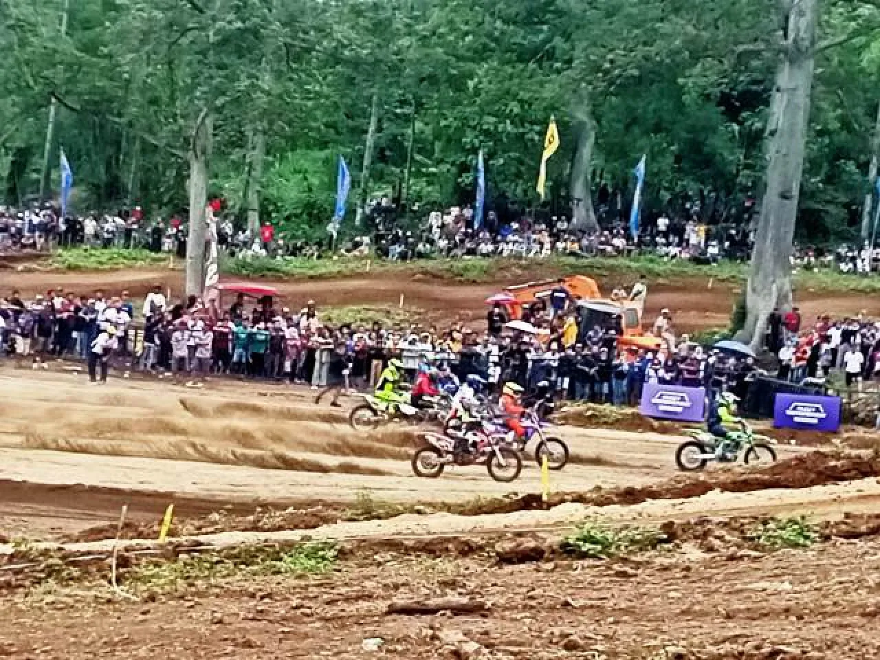 Event Motocross Piala Kapolda Jatim di Lahan Bos Rokok Tuai Kritik