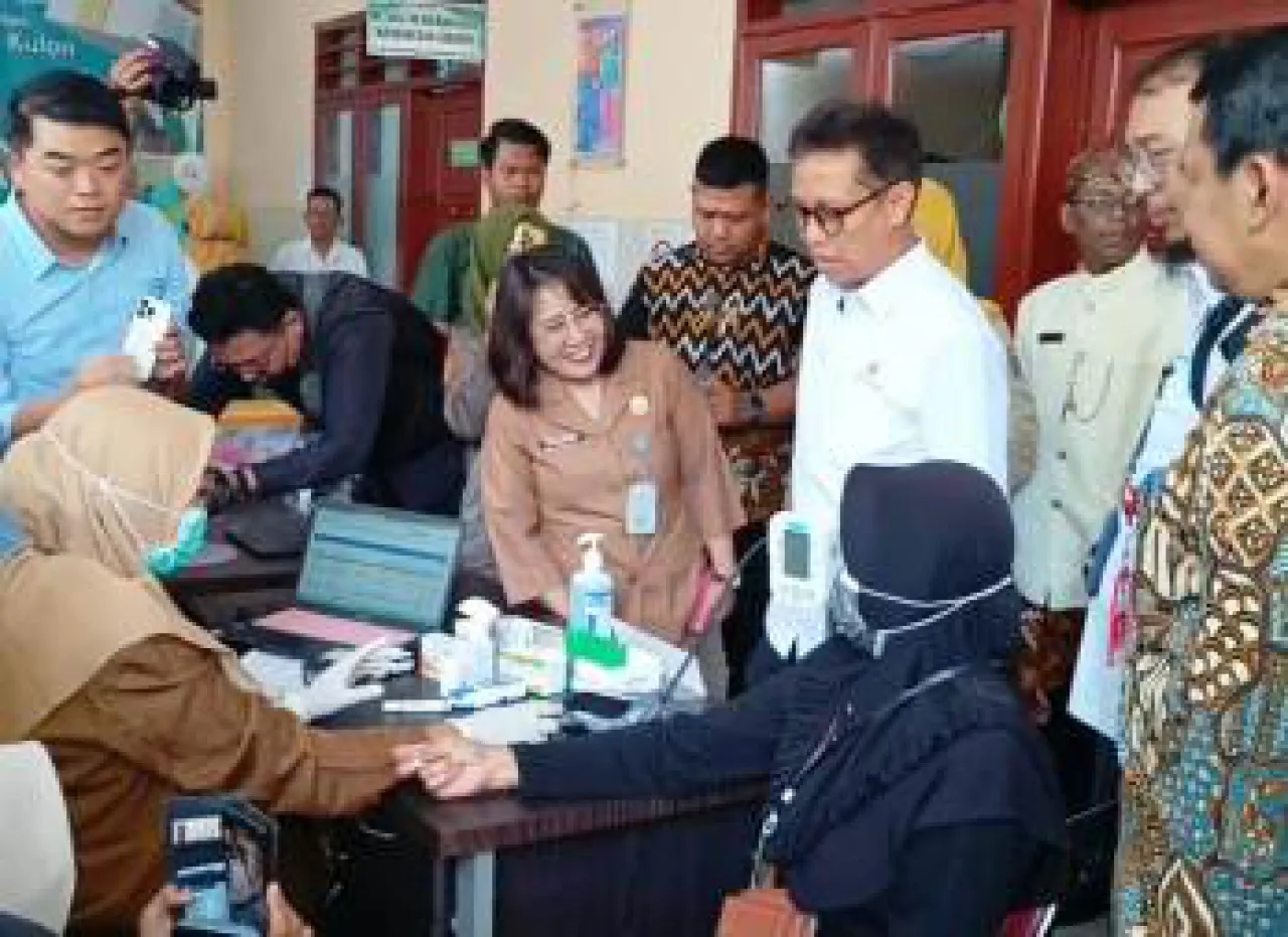 Menkes Pantau Program Cek Kesehatan Gratis di Surabaya