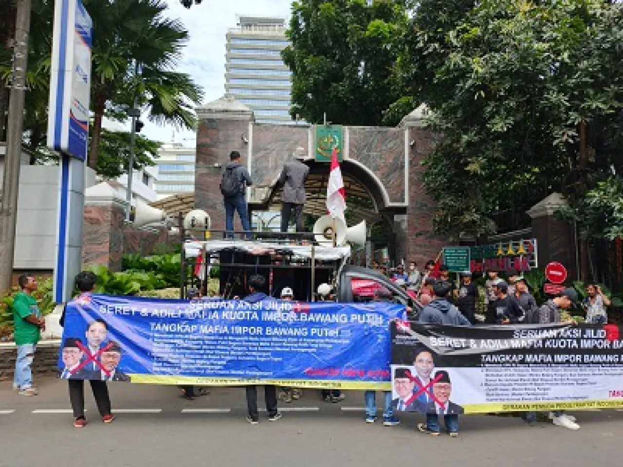 Preman Utusan Mafia Kuota Bawang Putih Kembali Intimidasi Demonstran di KPK dan Kejagung