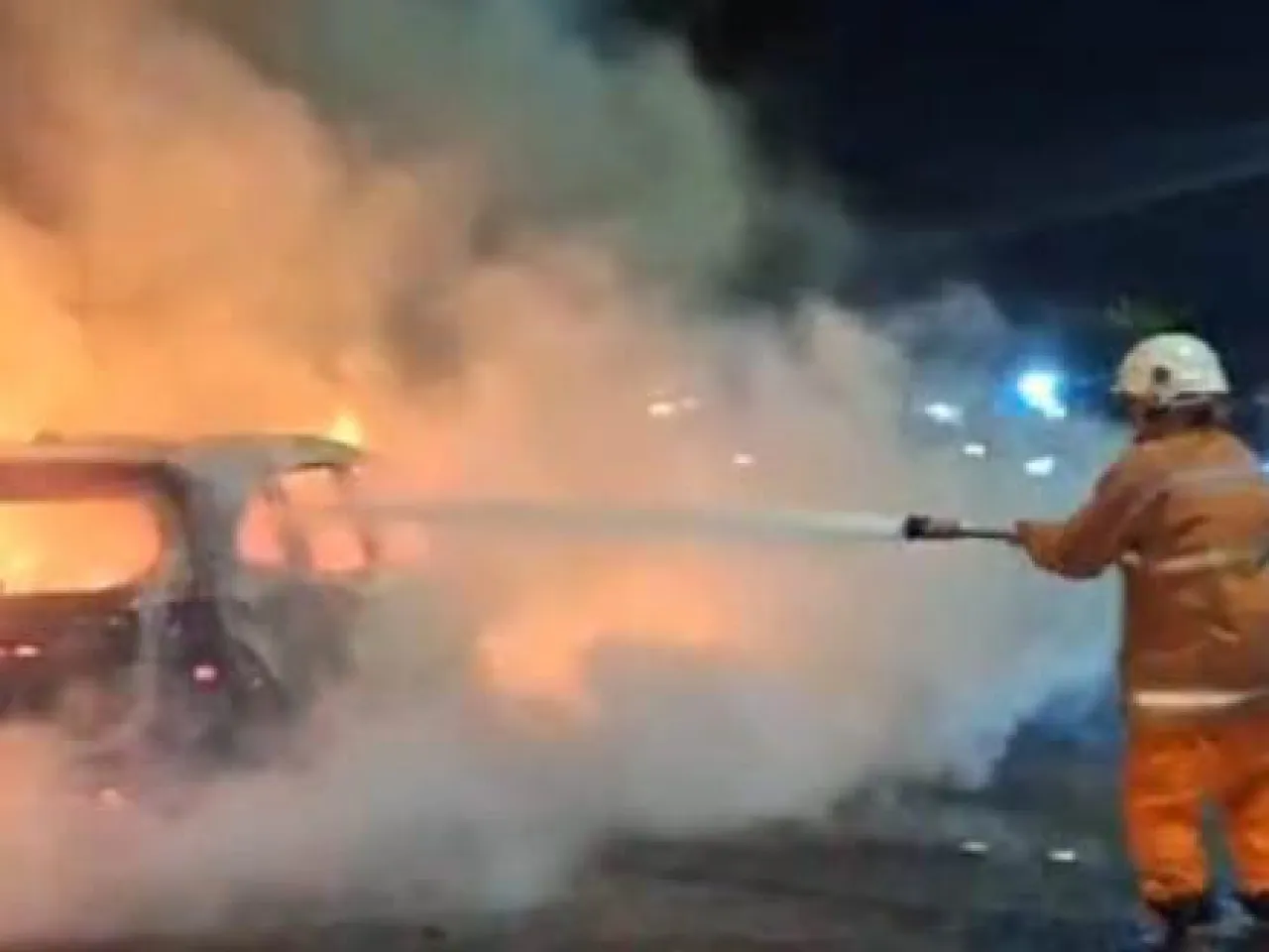 Mobil Rental Untuk Mudik Lebaran Terbakar