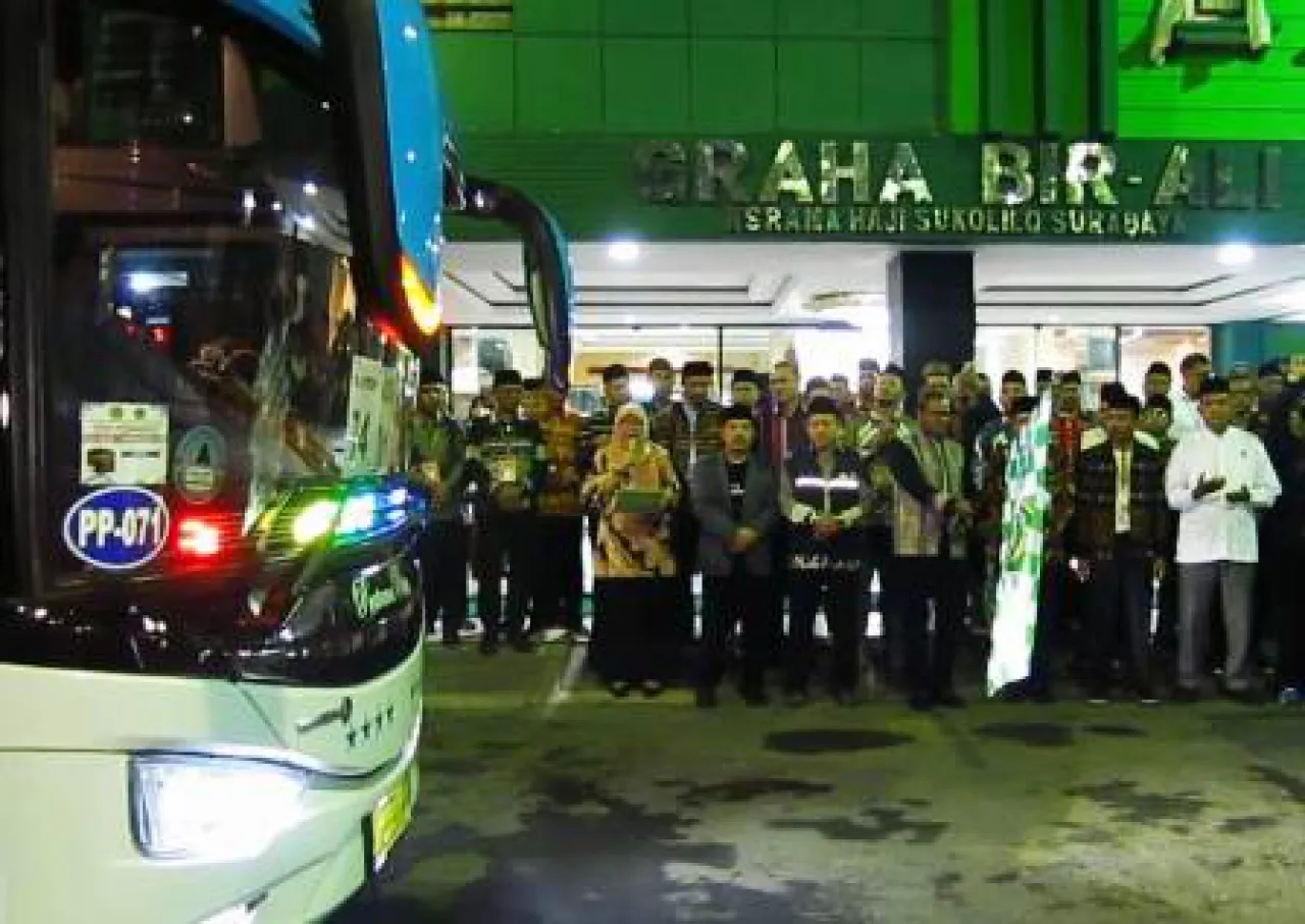 668 Jemaah Haji NTT Dilepas Wagub Johni Asadoma di Surabaya